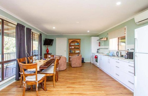West Toodyay Bed & Breakfast | 88 m² Bed and breakfast ∙ 2 bedrooms ∙ 6 guests