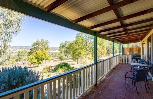 West Toodyay Bed & Breakfast | 88 m² Bed and breakfast ∙ 2 bedrooms ∙ 6 guests