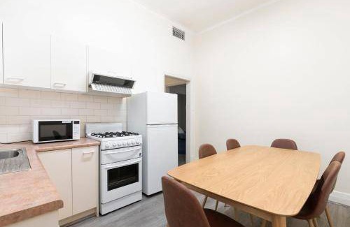 Glenelg Apartment | 90 m² Apartment ∙ 2 bedrooms ∙ 6 guests