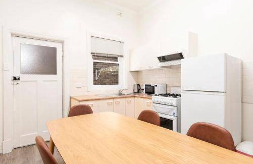 Glenelg Apartment | 90 m² Apartment ∙ 2 bedrooms ∙ 6 guests