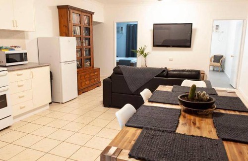 Westcourt Apartment | 90 m² Serviced apartment ∙ 3 bedrooms ∙ 8 guests
