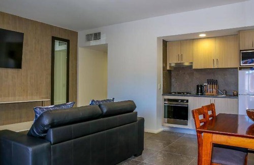 Hamilton Apartment | 90 m² Serviced apartment ∙ 2 bedrooms ∙ 127 guests