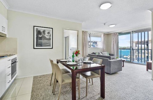 Albion Apartment | 95 m² Serviced apartment ∙ 3 bedrooms ∙ 127 guests