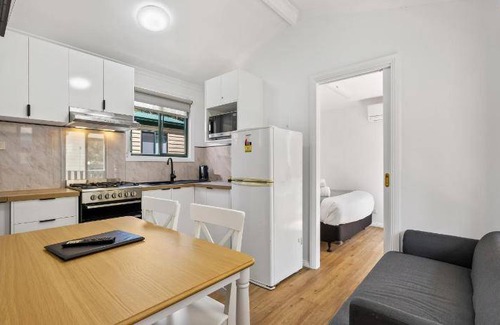 Ballarat East Resort | 999 m² Resort ∙ 3 bedrooms ∙ 20 guests