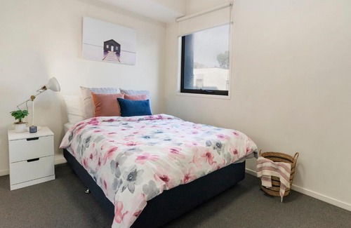 Kensington Apartment | A Cozy & Comfy 2BR Apt Near Flemington Races