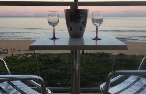 Narrabeen Apartment | ABSOLUTE BEACHFRONT with the beach at your doorstep .You cant get closer
