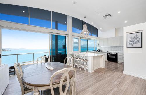Townsville Apartment | Absolute Luxury on the Marina Oceanfront Modern Penthouse with Panoramic Views