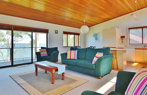 St. Georges Basin House | Absolute Waterfront - Belle Escapes Jervis Bay