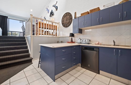 Jindabyne House | Acacia 2 - Modern 3BR Townhouse l Bath l WiFi l BBQ l Foxtel