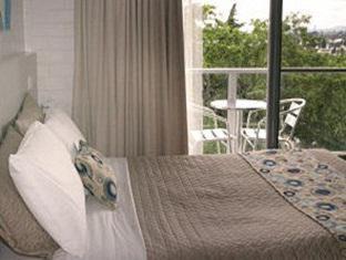 Launceston CBD Apartment | Adina Place Motel Apartments