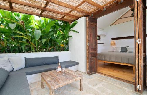 Ewingsdale Villa | Adora Villa