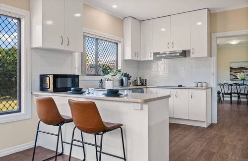 Sunnybank House | Affordable & Convenient Stay | 4Beds w/Ducted AC