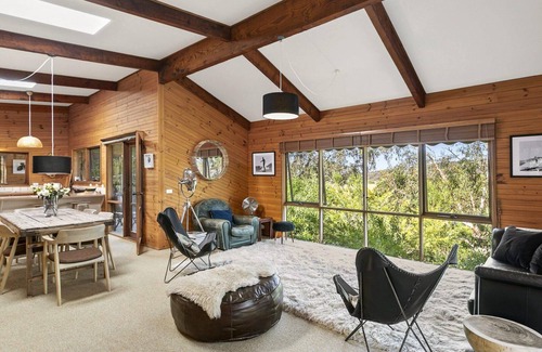 Aireys Inlet House | Airey's Treehouse - Surrounded By Native Gardens