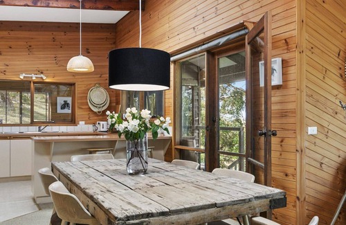 Aireys Inlet House | Airey's Treehouse - Surrounded By Native Gardens