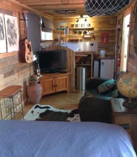East Side Hostel | Alice's Secret Travellers Inn