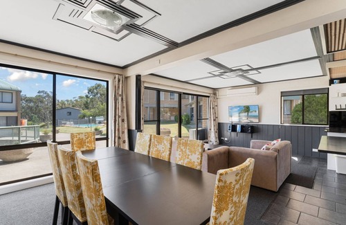 Jindabyne Apartment | Alpine Mountain View 39 - 3BR l Swimming Pool l Air-Con l WiFi