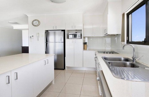 Kings Beach Apartment | Amalfi Unit 11, - Above All Else - 50 King Street