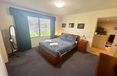 West Busselton House | Anne's Retreat - Busselton
