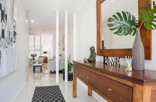 Wooloowin Apartment | Apartment ∙ 1 bedroom ∙ 2 guests