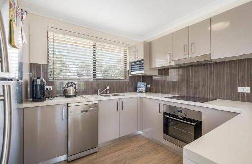 Lake Cathie Apartment | Apartment ∙ 2 bedrooms ∙ 4 guests