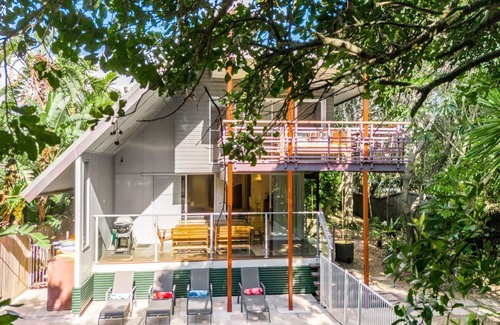Suffolk Park House | Ariels on the Beach - 4 BR beachfront home w. pool