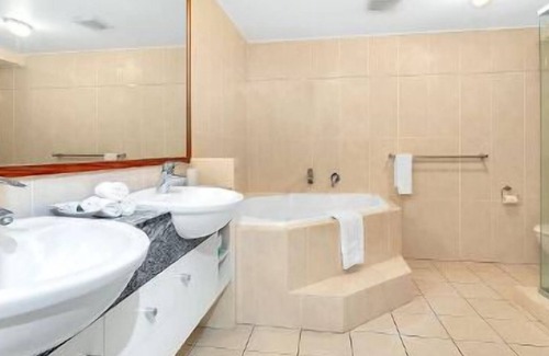 Clifton Beach Apartment | Arlington 3 Bedroom Beachfront Clifton Beach