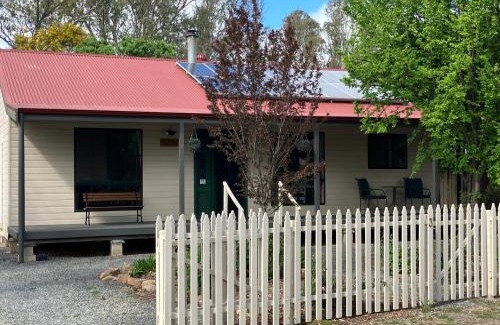Upper Wakefield Bed & Breakfast | Auburn Hideaway