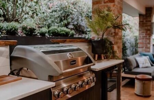 Badger Creek House | Badger House - Stunning Entertainer + Fire