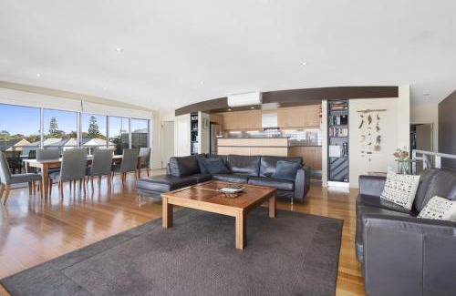 Apollo Bay House | Balconies At The Butter Factory