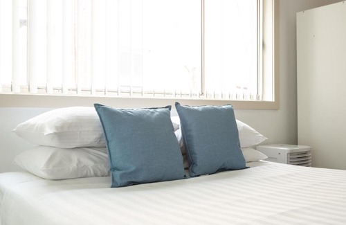 Manly Apartment | Balcony Studio in Heart of Manly Dining and Shops
