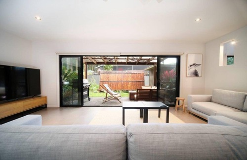 Tarbuck Bay House | BALI BY THE BAY@PACIFIC PALMS - BYO LINEN