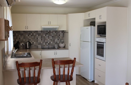 Balnarring Beach House | Balrose Cottage - Close to Beach, Vineyards, Golf, Bird watching, scenery