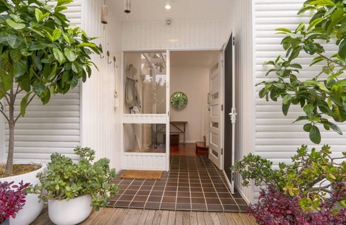 Pretty Beach House | Banyalla - Coastal Beach House by HolidayCo.