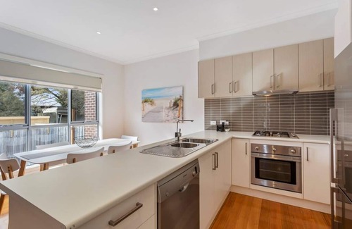 Dromana House | Beach 27 by Ready Set Stay - WiFi & Pet Friendly