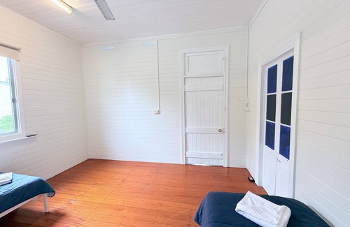 Emu Park Hostel | Beach accommodation shared facility