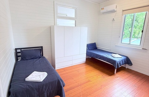 Emu Park Hostel | Beach accommodation shared facility