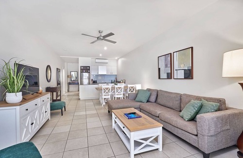 Palm Cove Apartment | Beach Club 2 Bedroom Oceanview Apartment Palm Cove