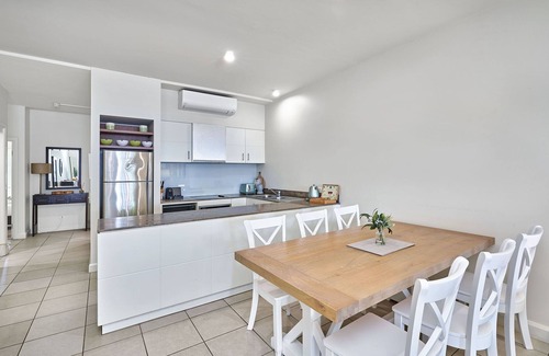 Palm Cove Apartment | Beach Club 2 Bedroom Oceanview Apartment Palm Cove