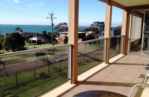 Ventnor House | Beach Escape with Ocean at your doorstep! Grand Prix Circuit