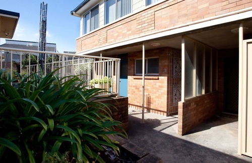 Blue Bay Apartment | BEACH FRONT PROPERTY 180 DEGREE VIEWS WITH BEACH AT YOUR DOOR STEP!