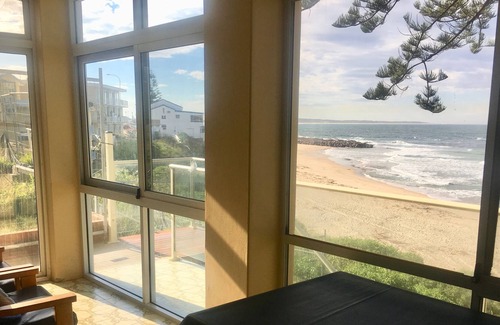 Blue Bay Apartment | BEACH FRONT PROPERTY 180 DEGREE VIEWS WITH BEACH AT YOUR DOOR STEP!