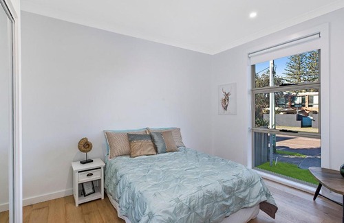 The Entrance North House | Beach Haven on Hutton
