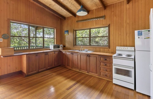 Point Lookout House | Beach House set amongst the trees and short walk to all amenities.