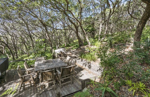 Point Lookout House | Beach House set amongst the trees and short walk to all amenities.