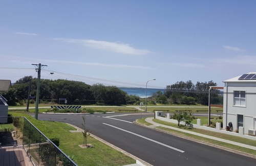 Werri Beach House | Beach House with pool