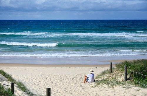 Marcoola Apartment | Beachfront 1BR, Loft - Surf, Cafe, Relax