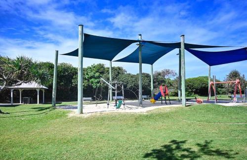 Marcoola Apartment | Beachfront 1BR, Loft - Surf, Cafe, Relax