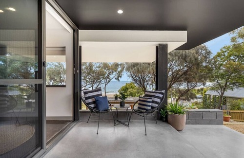 Blackmans Bay Apartment | Beachfront W/Breathtaking Views