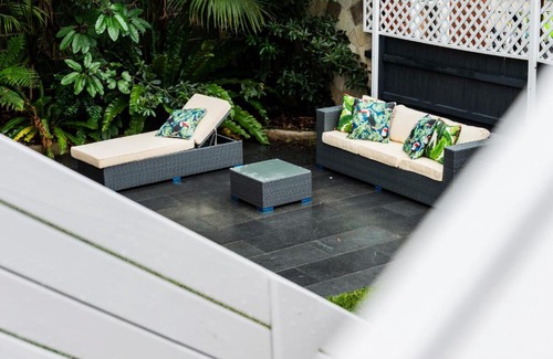 Freshwater Apartment | Beachside Getaway in Freshie w Parking