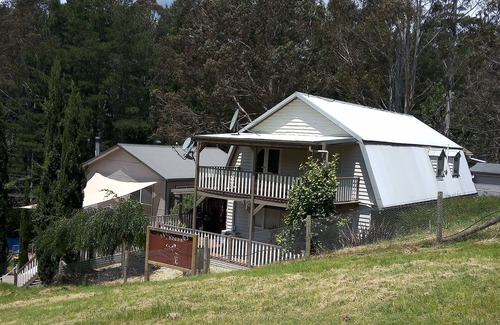 Merrijig House | Beautiful Dutch Barn style country house in Merrijig (base of Mt Buller)